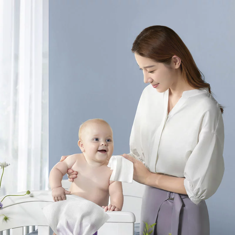 Salviette bagnate d'acqua per bambini
